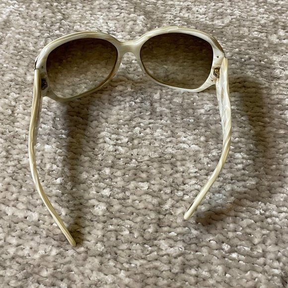 Oscar de la Renta White Large Square Frame Sunglasses - Picture 6 of 8